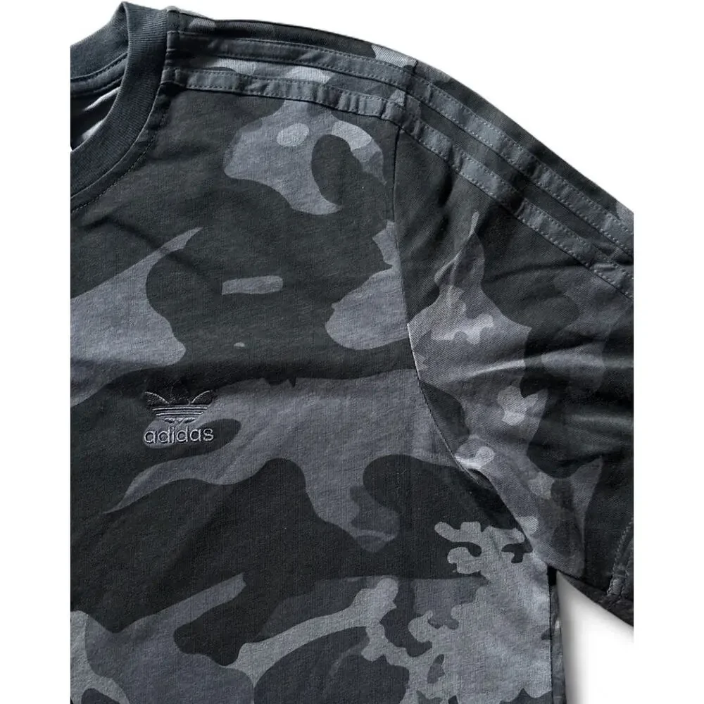 Adidas Originals Men's Graphics Camouflage T-Shirt in Carbon Size Medium
